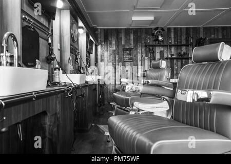 Retro Style Herren Friseursalon, Chester GROSSBRITANNIEN. August 2018 Stockfoto