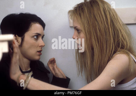 Film Still / Werbung immer noch von "Mädchen Unterbrochen' Winona Ryder, Angelina Jolie © 1999 Columbia Photo Credit: Suzanne Tenner Datei Referenz # 30973354 THA nur für redaktionelle Verwendung - Alle Rechte vorbehalten Stockfoto