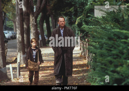 Film Still / Werbung immer noch von der "sechsten Sinn" Haley Joel Osment, Bruce Willis © 1999 Hollywood Pictures Photo Credit: Ron Phillips Datei Referenz # 30973798 THA nur für redaktionelle Verwendung - Alle Rechte vorbehalten Stockfoto