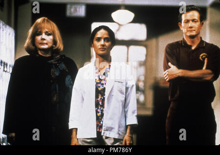 Szenenfoto aus "Die Fakultät", Piper Laurie, Salma Hayek, Robert Patrick © 1998 Miramax Film Photo Credit: Rico Torres Datei Referenz # 30996162 THA nur für redaktionelle Verwendung - Alle Rechte vorbehalten Stockfoto
