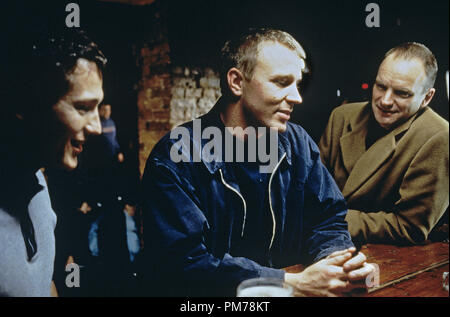 Szenenfoto aus "Lock, Stock und zwei Rauchen Fässer" Nick Moran, Regisseur Guy Ritchie, Sting © 1998 Gramercy Foto: S. Pearson Datei Referenz # 30996418 THA nur für redaktionelle Verwendung - Alle Rechte vorbehalten Stockfoto