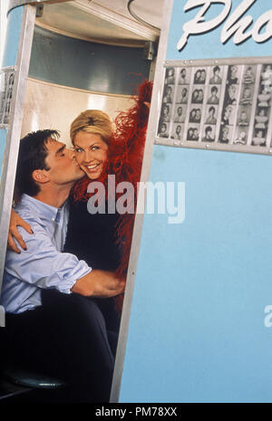 Film noch von 'Dharma & Greg' Jenna Elfman, Thomas Gibson 1998 Photo Credit: Bob D'Amico Datei Referenz # 30996565 THA nur für redaktionelle Verwendung - Alle Rechte vorbehalten Stockfoto