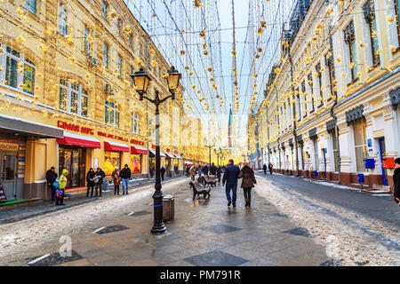 Moskau, Russland - Januar 29, 2018: Weihnachten Beleuchtung Dekoration auf Nikolskaya street Stockfoto