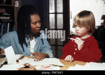 Film noch von 'gefälschte' Whoopi Goldberg, Haley Joel Osment © 1996 Warner Brothers Photo Credit: Suzanne Hannover Datei Referenz # 31042693 THA nur für redaktionelle Verwendung - Alle Rechte vorbehalten Stockfoto