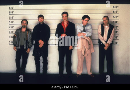 Szenenfoto aus "Die üblichen Verdächtigen" Kevin Pollack, Stephen Baldwin, Benicio Del Toro, Gabriel Byrne, Kevin Spacey © 1995 Gramercy Foto: Linda R. Chen Datei Referenz # 31043036 THA nur für redaktionelle Verwendung - Alle Rechte vorbehalten Stockfoto