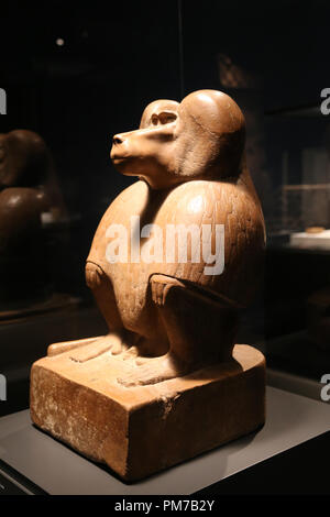 Das alte Ägypten. Abbildung von pavian hocken. Roter Quarzit. Amenhotep III. Dynastie 18. Neuen Reich. British Museum. Stockfoto