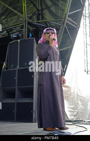 Omar Souleyman Gesang am Ende der Straße Festival Stockfoto