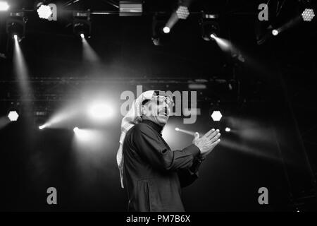 Omar Souleyman Gesang am Ende der Straße Festival Stockfoto