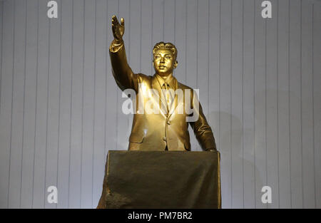 Statue des Großen Führer von Nordkorea am U-Bahnhof Kaeson in Pjöngjang Stockfoto