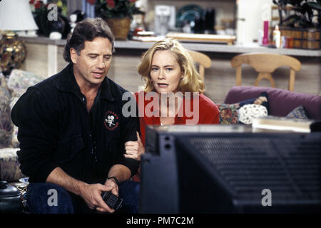 Film noch von "Cybill" Tom Wopat, Cybill Shepherd 1995 Photo Credit: Michael Yarish Datei Referenz # 31043503 THA nur für redaktionelle Verwendung - Alle Rechte vorbehalten Stockfoto