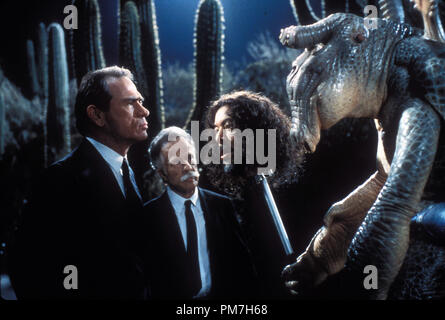 Film noch von 'Men in Black' Tommy Lee Jones © 1997 Columbia Datei Referenz # 31013227 THA nur für redaktionelle Verwendung - Alle Rechte vorbehalten Stockfoto