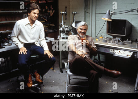Film noch von 'Boogie Nights' Mark Wahlberg, Burt Reynolds © 1997 New Line Cinema Photo Credit: G. Lefkowitz Datei Referenz # 31013410 THA nur für redaktionelle Verwendung - Alle Rechte vorbehalten Stockfoto