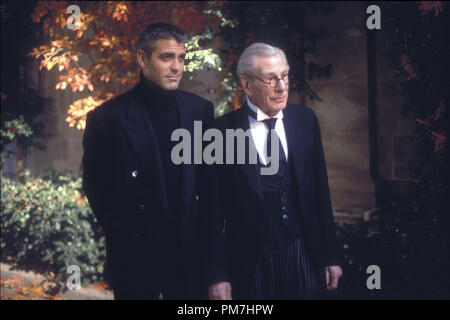 Film noch von 'Batman und Robin' George Clooney, Michael Gough © 1997 Warner Brothers und DC Comics Foto: Christine Verlust Datei Referenz # 31013435 THA nur für redaktionelle Verwendung - Alle Rechte vorbehalten Stockfoto