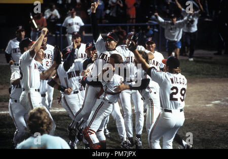 Film noch von 'Major League II "Charlie Sheen © 1994 Morgan Creek Photo Credit: Van Redin Datei Referenz # 31129277 THA nur für redaktionelle Verwendung - Alle Rechte vorbehalten Stockfoto