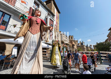 Gigantes y Cabezudos Fiesta 2018, Riesen und Big-Head Parade, in Olite, Navarra, Spanien Stockfoto