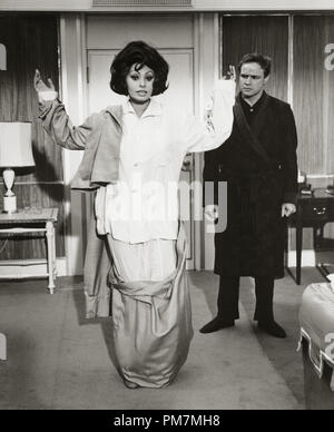 Sophia Loren und Marlon Brando, "eine Gräfin von Hongkong" 1967 Datei Referenz # 31202 331 THA Stockfoto