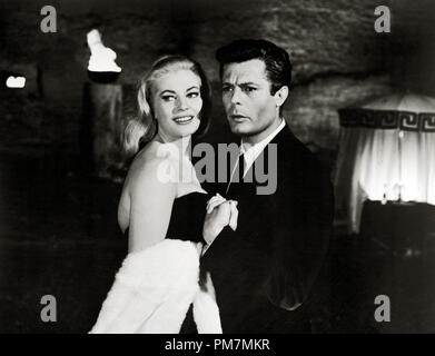 Marcello Mastroianni und Anita Ekberg ''La Dolce Vita', 1960. Datei Referenz # 31202 388 THA Stockfoto