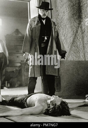 Studio Werbung Szenenfoto aus "Pat Garrett & Billy the Kid" James Coburn, Kris Kristofferson 1973 MGM Datei Referenz # 31202 919 THA Stockfoto
