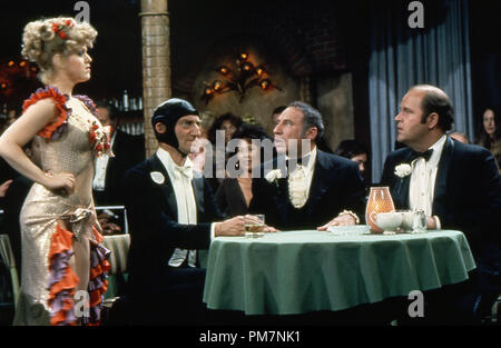 Studio Werbung Szenenfoto aus "Silent Movie" Bernadette Peters, Marty Feldman, Mel Brooks, Dom DeLuise 1976 Armbrust Produktionen Datei Referenz # 31202 973 THA Stockfoto