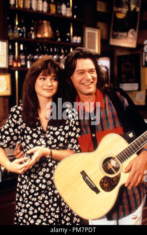 Film Still / Werbung noch von 'Café Americain" Valerie Bertinelli, Eddie Van Halen 1993 Datei Referenz # 31371381 THA nur für redaktionelle Verwendung Alle Rechte vorbehalten Stockfoto