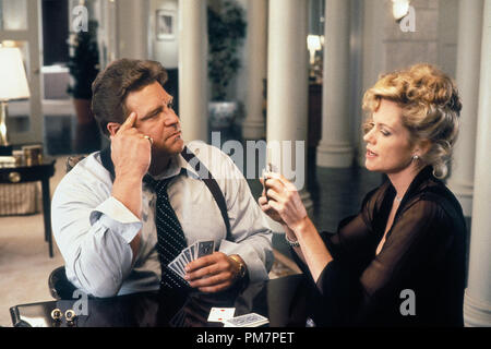 Film Still / Werbung noch von 'Born Yesterday' John Goodman, Melanie Griffith © 1993 Hollywood Pictures Photo Credit: Melinda Sue Gordon Datei Referenz # 31371391 THA nur für redaktionelle Verwendung Alle Rechte vorbehalten Stockfoto