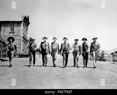 Studio Publicity Still: 'The Magnificent Seven' Eli Wallach, Charles Bronson, Brad Dexter, Horst Buchholz, Yul Brynner, Steve McQueen, Robert Vaughn, James Coburn 1960 United Artists File Reference # 31386 1011THA Stockfoto
