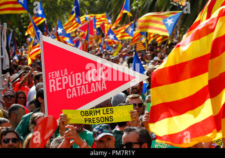 Bürger aus ganz Katalonien in Barcelona ihre Iada, eine jährliche katalanischen Nationalismus Feier Tag feiern. Stockfoto