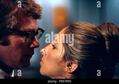 Studio Publicity immer noch: "Was ist los, Doc?" Ryan O'Neal, Barbra Streisand 1972 Warner Aktenzeichen # 31386 1197THA Stockfoto