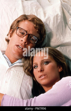 Studio Publicity immer noch: "Was ist los, Doc?" Ryan O'Neal, Barbra Streisand 1972 Warner Aktenzeichen # 31386 1198THA Stockfoto