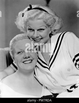 Studio Publicity still: Jean Harlow mit ihrer Mutter um 1933 Aktenzeichen # 31386 1245THA Stockfoto