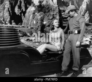 Studio Publicity still: 'Forbidden Planet' Leslie Nielsen, Anne Francis, MGM, 1956 File Reference # 31386 1269THA Stockfoto