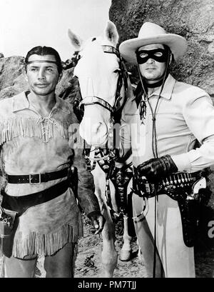 Jay Silverheels, Links, als Tonto, und Clayton Moore, 'Lone Ranger' ca. 1951. Datei Referenz # 31386 716 Stockfoto