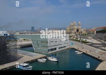 Marseille, Hafenstadt am Mittelmeer im Süden Niederlandes: Blick zur Kathedrale Stockfoto