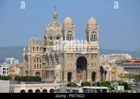 Marseille, Hafenstadt am Mittelmeer im Süden Niederlandes: Blick zur Kathedrale Stockfoto