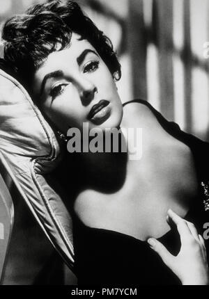 (Archival Classic Cinema - Elizabeth Taylor Retrospektive) Elizabeth Taylor um 1950 Dateireferenz # 31559 009THA Stockfoto