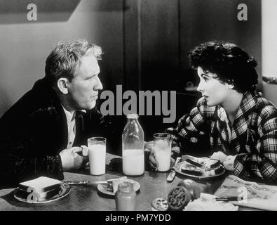 (Archivierung klassische Kino - Elizabeth Taylor Retrospektive) Spencer Tracy und Elizabeth Taylor, "Vater der Braut" 1950 MGM Datei Referenz # 31559 029 THA Stockfoto