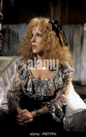 Film Still oder Werbung noch von 'Stella' Bette Midler © 1990 Touchstone Pictures Photo Credit: Pat Harbron Alle Rechte vorbehalten Datei Referenz # 31571067 THA für die redaktionelle Nutzung nur Stockfoto