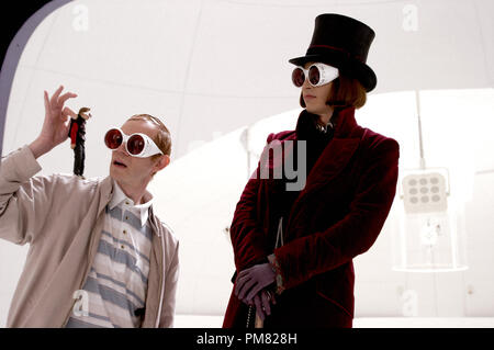 "Charlie und die Schokoladenfabrik 'Adam Godley, Jordan Fry, Johnny Depp Stockfoto