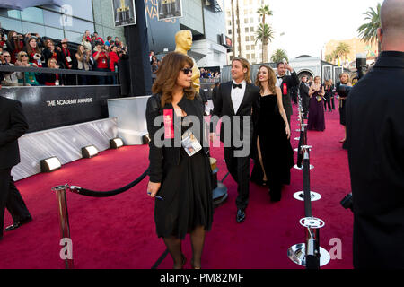 Brad Pitt, Oscar-Nominiert als bester Film des Jahres und Leistung durch einen Schauspieler in einer Hauptrolle, und Angelina Jolie kommen für die 84. jährlichen Academy Awards aus Hollywood, CA Februar 26, 2012. Stockfoto