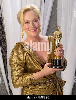 Der Oscar-prämierte Schauspielerin Meryl Streep, Sieger für die Leistung von einer Schauspielerin in einer Hauptrolle für ihre Rolle in "Die eiserne Lady', Backstage bei der 84. jährlichen Academy Awards Posen sind live im ABC Television Network vom Hollywood und Highland Center, in Hollywood, CA, Sonntag, 26 Februar, 2012 ausgestrahlt. Stockfoto