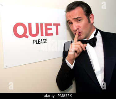 Der Oscar-prämierte Schauspieler Jean Dujardin, Sieger für Leistung durch einen Schauspieler in einer Hauptrolle für seine Rolle in "Der Künstler, "backstage bei der 84. jährlichen Academy Awards Awards ist live im ABC Television Network vom Hollywood und Highland Center, in Hollywood, CA, Sonntag, 26 Februar, 2012 ausgestrahlt. Stockfoto