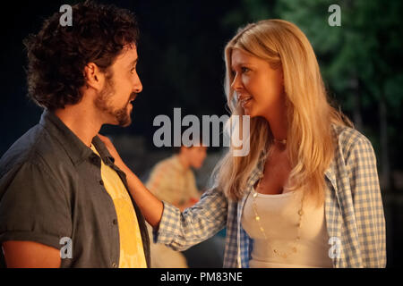 Kevin (THOMAS IAN NICHOLAS) herstellt, erste Liebe Vicky (TARA REID) in der amerikanischen Reunion. In der Komödie, alle American Pie zeichen wir wenig mehr als ein Jahrzehnt zurück zu Osten große Fälle für ihre High School Reunion met. Stockfoto