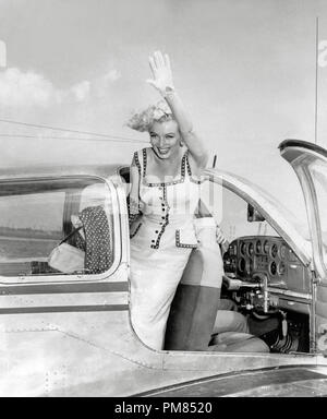 (Archival Classic Cinema - Marilyn Monroe Retrospektive) Marilyn Monroe circa 1956 File Reference # 31479 071THA Stockfoto