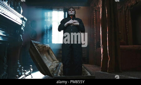 Johnny Depp als Barnabas Collins stars in Warner Bros. Pictures' dunkle Schatten. Stockfoto