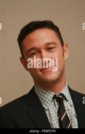 Joseph Gordon-Levitt 'The Dark Knight' steigt Portrait Session, 8. Juli 2012. Reproduktion von amerikanischen Boulevardzeitungen ist absolut verboten. Datei Referenz # 31572 033 GFS nur für redaktionelle Verwendung - Alle Rechte vorbehalten Stockfoto