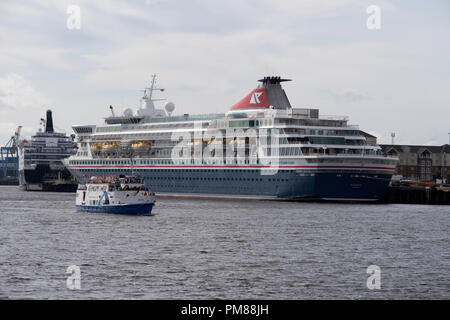 River Escapes Sightseeing Kreuzfahrt Schiff Fortuna geht Fred Olsen Cruise Lines Balmoral, Fluss Tyne, North Shields, England, UK Stockfoto