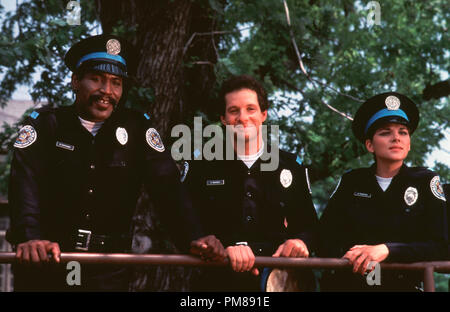 Studio Werbung immer noch von "Police Academy" Bubba Smith, Steve Guttenberg, Kim Cattrall © 1984 Warner Alle Rechte vorbehalten Datei Referenz # 31706240 THA für die redaktionelle Nutzung nur Stockfoto