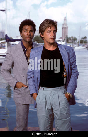 Studio Werbung noch von 'Miami Vice' Philip Michael Thomas, Don Johnson ca. 1984 Alle Rechte vorbehalten Datei Referenz # 31706271 THA für die redaktionelle Nutzung nur Stockfoto