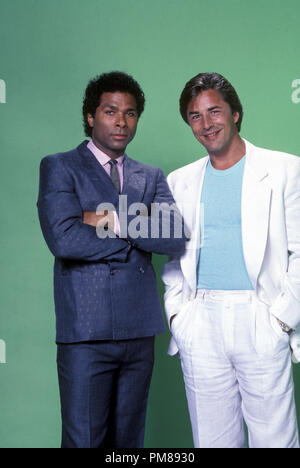 Studio Werbung noch von 'Miami Vice' Philip Michael Thomas, Don Johnson 1984 Alle Rechte vorbehalten Datei Referenz # 31706272 THA für die redaktionelle Nutzung nur Stockfoto