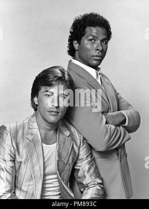 Studio Werbung noch von 'Miami Vice' Don Johnson, Philip Michael Thomas 1984 Alle Rechte vorbehalten Datei Referenz # 31706280 THA für die redaktionelle Nutzung nur Stockfoto